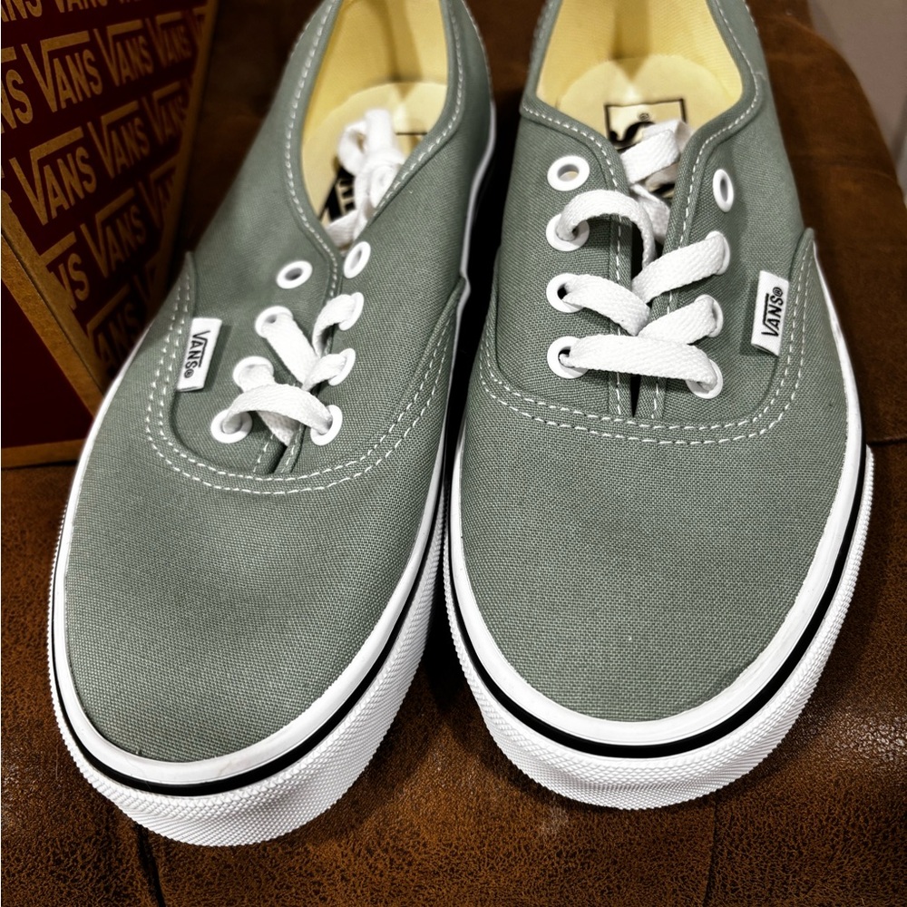 Authentic vans iceberg green size 7 women’s (unworn and in box)